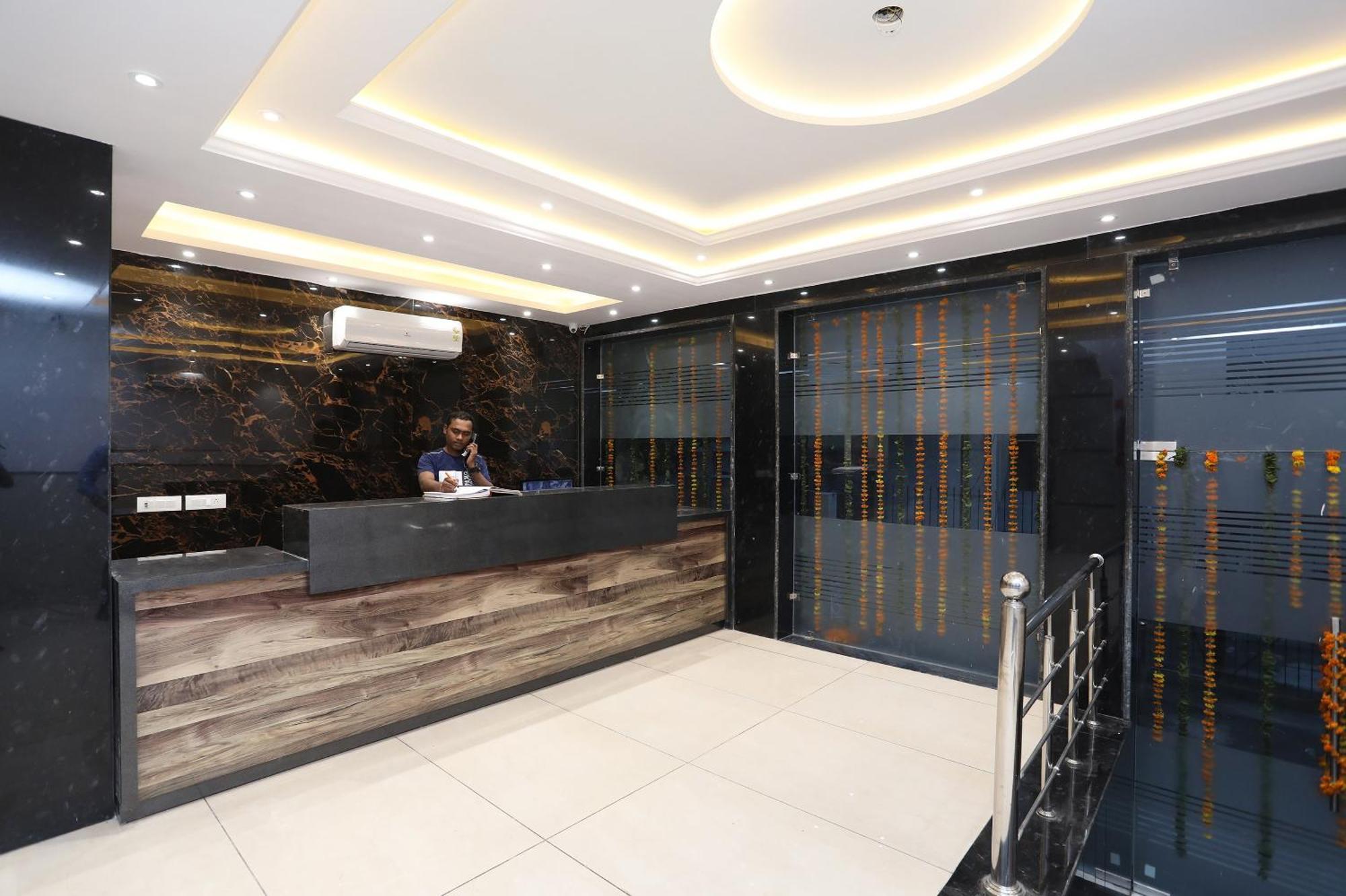 Oyo30462常春藤酒店 新德里 外观 照片
